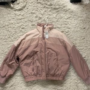 American eagle puffer coat. Never worn. Still has tags and in perfect condition.